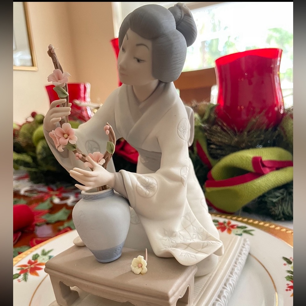 Llarado Asian Inspiration Oriental Girl